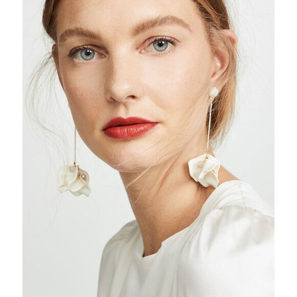 SHASHI Blooming Drop Earrings in White Womens Flower Dangle Jewelry - Picture 1 of 9